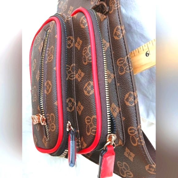 The SHOW STOPPER Fanny Pack - Picture 11 of 16